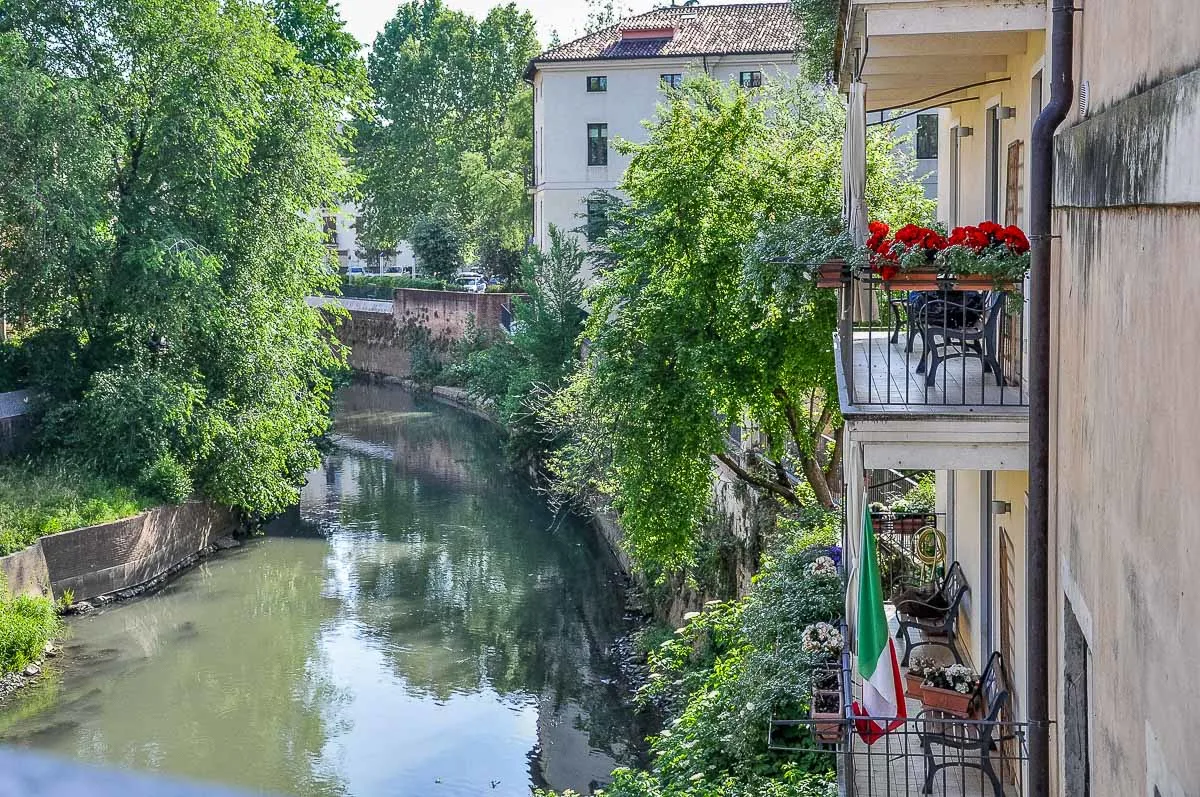 Gardens in small balconies with benches - Vicenza, Italy - rossiwrites.com