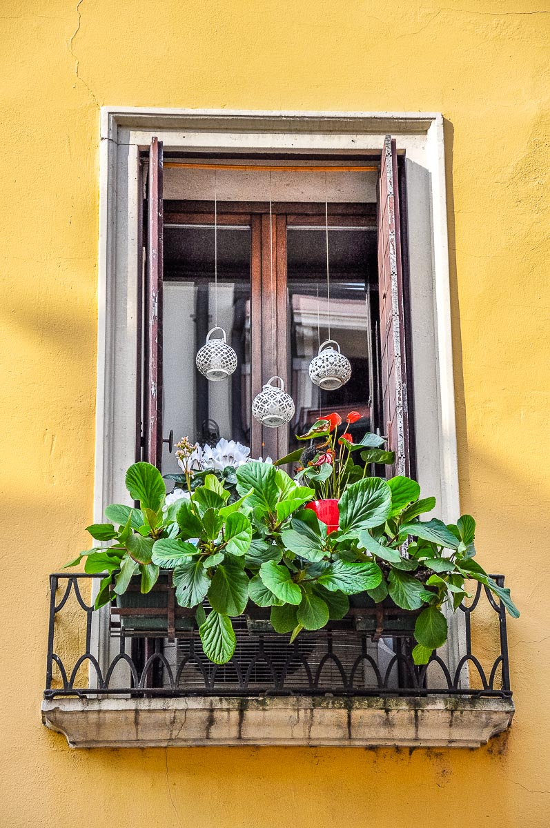 Small balcony decoration idea - Vicenza, Italy - rossiwrites.com