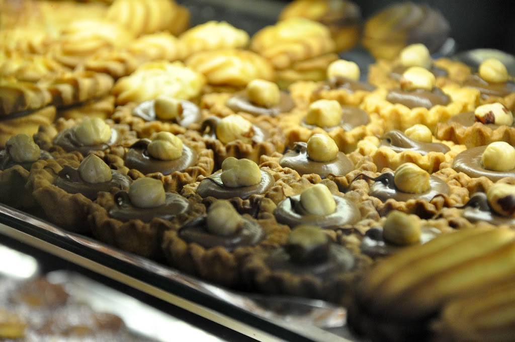 The-2Bdisplay-2Bof-2Ba-2Blocal-2Bpatisserie-252C-2BAsiago-252C-2BVeneto ...