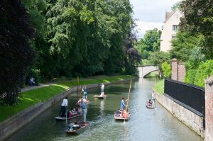 Punting on the river Cam, Cambridge, England - www.rossiwrites.com
