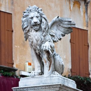 Veneto's lion - Asolo, Veneto, Italy - www.rossiwrites.com