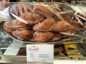 Frittelle of Venice - Venice, Italy - www.rossiwrites.com