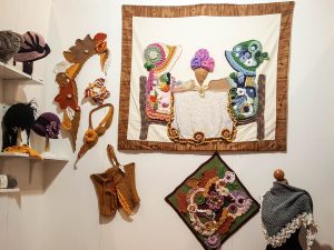 Knitted hats and shawls by Nerina Fubelli - Abilmente Primavera 2017 - Vicenza, Italy - www.rossiwrites.com