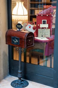 The post box at the entrance of Juliet Club - Verona, Italy - www.rossiwrites.com