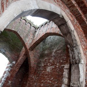 The stunning crossed arches of the bell tower Torre dei Preti - Noale, Veneto, Italy - www.rossiwrites.com