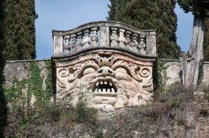 The mask atop of the hill - Giardino dei Giusti - Verona, Veneto, Italy - www.rossiwrites.com