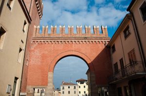 Crenellated gate - Cologna Veneta, Italy - www.rossiwrites.com