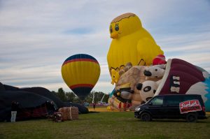 Getting the Orient Express and Noah's Ark balloons ready - Ferrara Balloons Festival 2016, Italy - www.rossiwrites.com