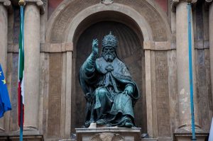 The statue of Pope Gregory XIII - Palazzo d'Accursio, Bologna, Emilia-Romagna, Italy - www.rossiwrites.com