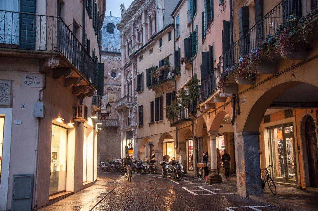 A rainy street with a portico - Padua, Veneto, Italy - www.rossiwrites.com