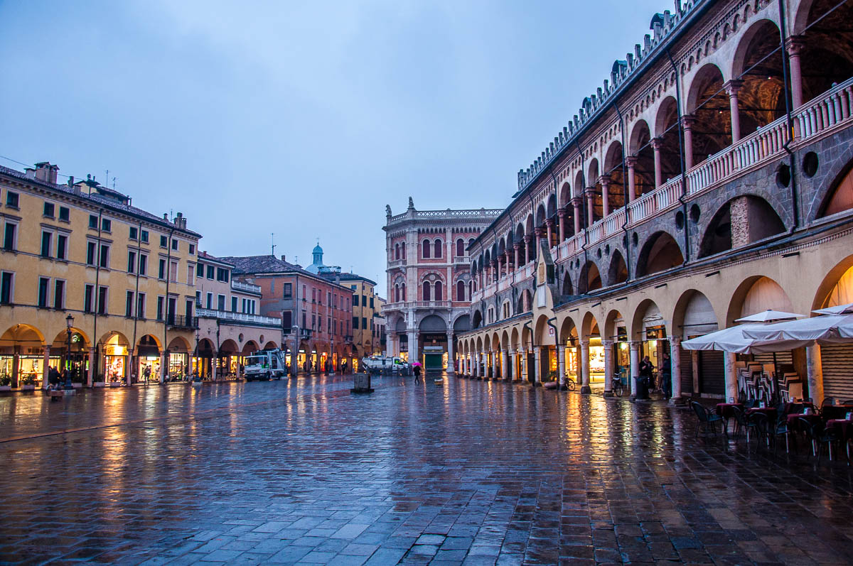 Padua in the rain - Piazza delle Erbe - Padua, Veneto, Italy - rossiwrites.com