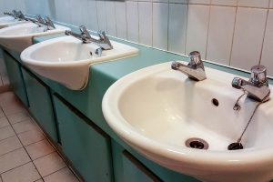 Sinks with separate taps for the cold and the hot water - England - www.rossiwrites.com