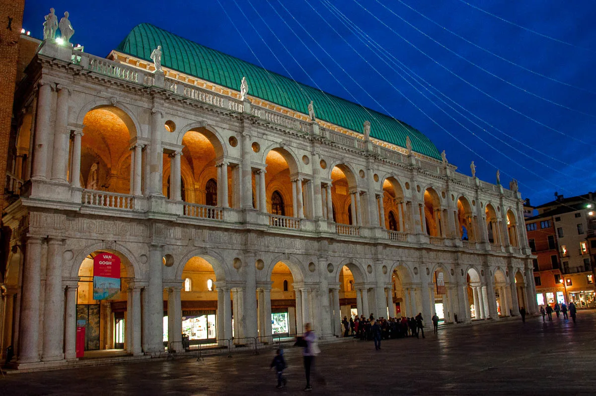 The Basilica Palladiana with Christmas lights - Christmas in Vicenza - Veneto, Italy - www.rossiwrites.com