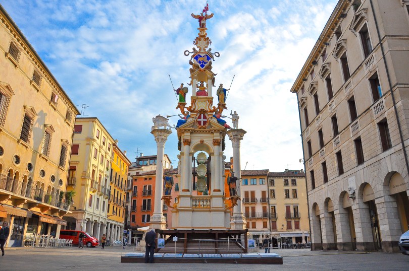 Giro della Rua, Piazza dei Signori, Vicenza, Italy - rossiwrites.com