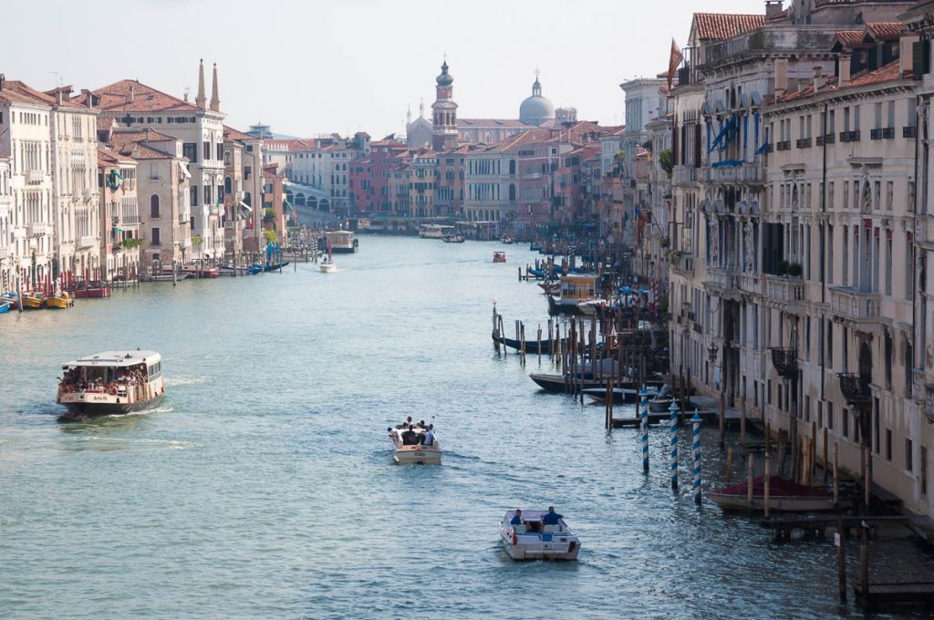 Rialto Bridge glimpsed from the Aula Baratto of Ca Foscari - Venice, Veneto, Italy - rossiwrites.com