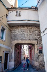 Gate in the defensive walls - Piran, Slovenia - www.rossiwrites.com