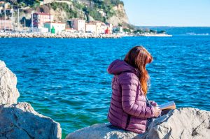 Reading a book on the seafront - Piran, Slovenia - www.rossiwrites.com
