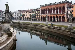 A View of Prato della Valle - Padua, Italy - www.rossiwrites.com