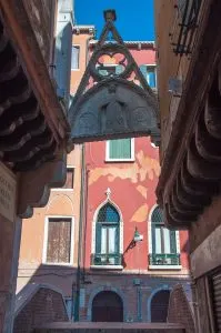 Arco del Paradiso and Ponte del Paradiso - Calle del Paradiso - Castello, Venice, Veneto, Italy - www.rossiwrites.com