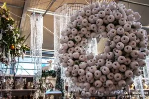 Christmas wreath made of white apples - Vicenza, Italy - www.rossiwrites.com