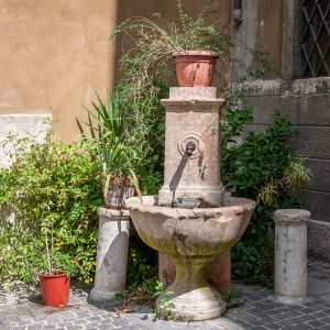 Water fountain - Rovereto, Trentino, Italy - www.rossiwrites.com