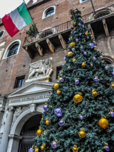 cropped-Verona-Christmas-Market-Verona-Italy-www.rossiwrites.com-2.jpg