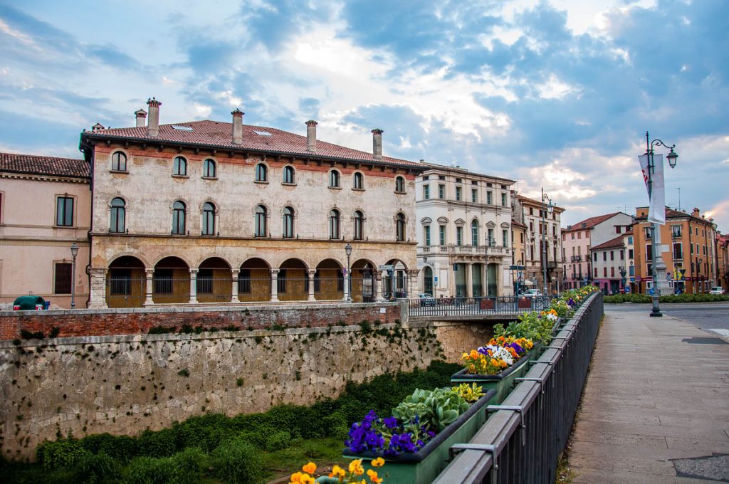 Palazzo Angaran seen from Ponte dei Angeli - Vicenza, Italy - rossiwrites.com