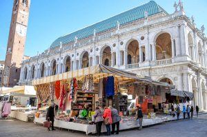 Shopping at the market at Piazza dei Signori - Vicenza, Italy - rossiwrites.com