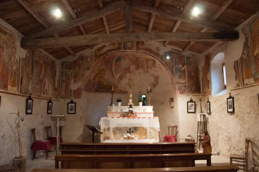 Inside the Church of San Pietro in Vincoli - Campo di Brenzone, Lake Garda, Italy - www.rossiwrites.com