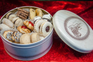 Tin with handmade biscuits - Pasticceria Soraru - Vicenza, Veneto, Italy - rossiwrites.com