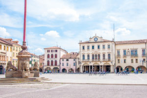 Piazza Maggiore - Este, Veneto, Italy - www.rossiwrites.com