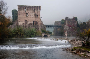 The Visconti Bridge and the River Mincio - Borghetto sul Mincio, Italy - rossiwrites.com