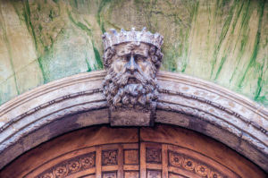 A stone head of a king with a crown - Padua, Italy - rossiwrites.com