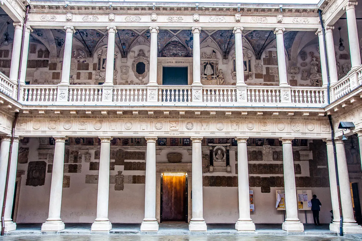 Monumental courtyard - Palazzo Bo - University of Padua - Padua, Veneto, Italy - rossiwrites.com