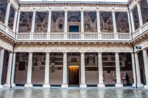 Monumental courtyard - University of Padua - Padua, Veneto, Italy - www.rossiwrites.com