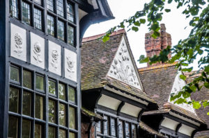 Floral motiffs on old houses - Chester, Cheshire, England - rossiwrites.com