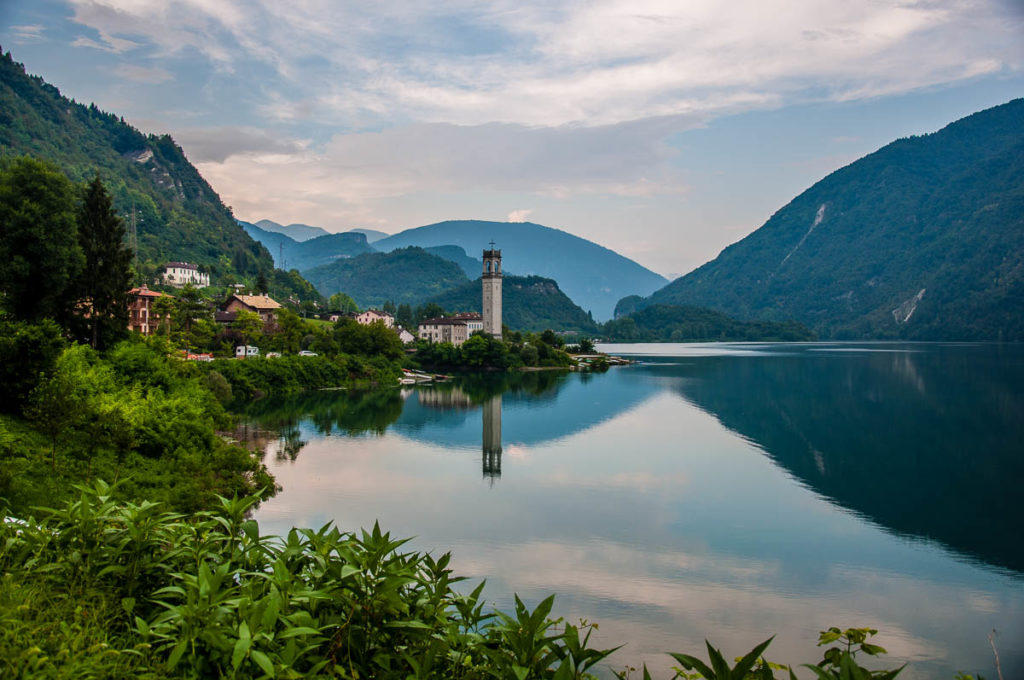 Lago del Corlo - Veneto, Italy - rossiwrites.com