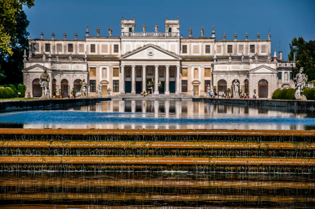 The water feature and the winter garden at the back - Villa Pisani, Stra, Veneto, Italy - rossiwrites.com