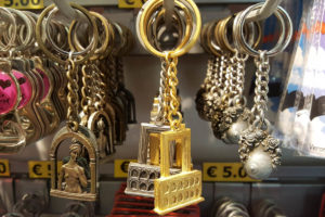 Cheap souvenirs - Verona, Veneto, Italy - rossiwrites.com