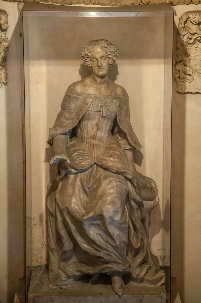 Statue of Elena Cornaro Piscopia - University of Padua - Padua, Veneto, Italy - rossiwrites.com