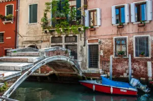 Ponte Chiodo in the sestiere of Cannaregio - Venice, Italy - rossiwrites.com