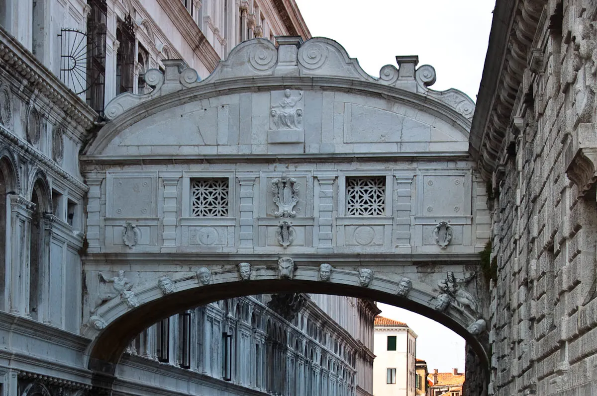 The Bridge of Sighs, Doge's Palace - Venice, Italy - rossiwrites.com