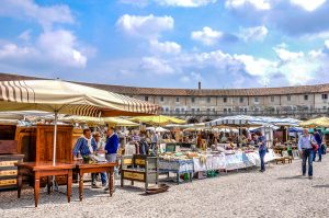 Antiques market at Piazza Paolo Camerini - Villa Contarini, Piazzola sul Brenta - Veneto, Italy - rossiwrites.com