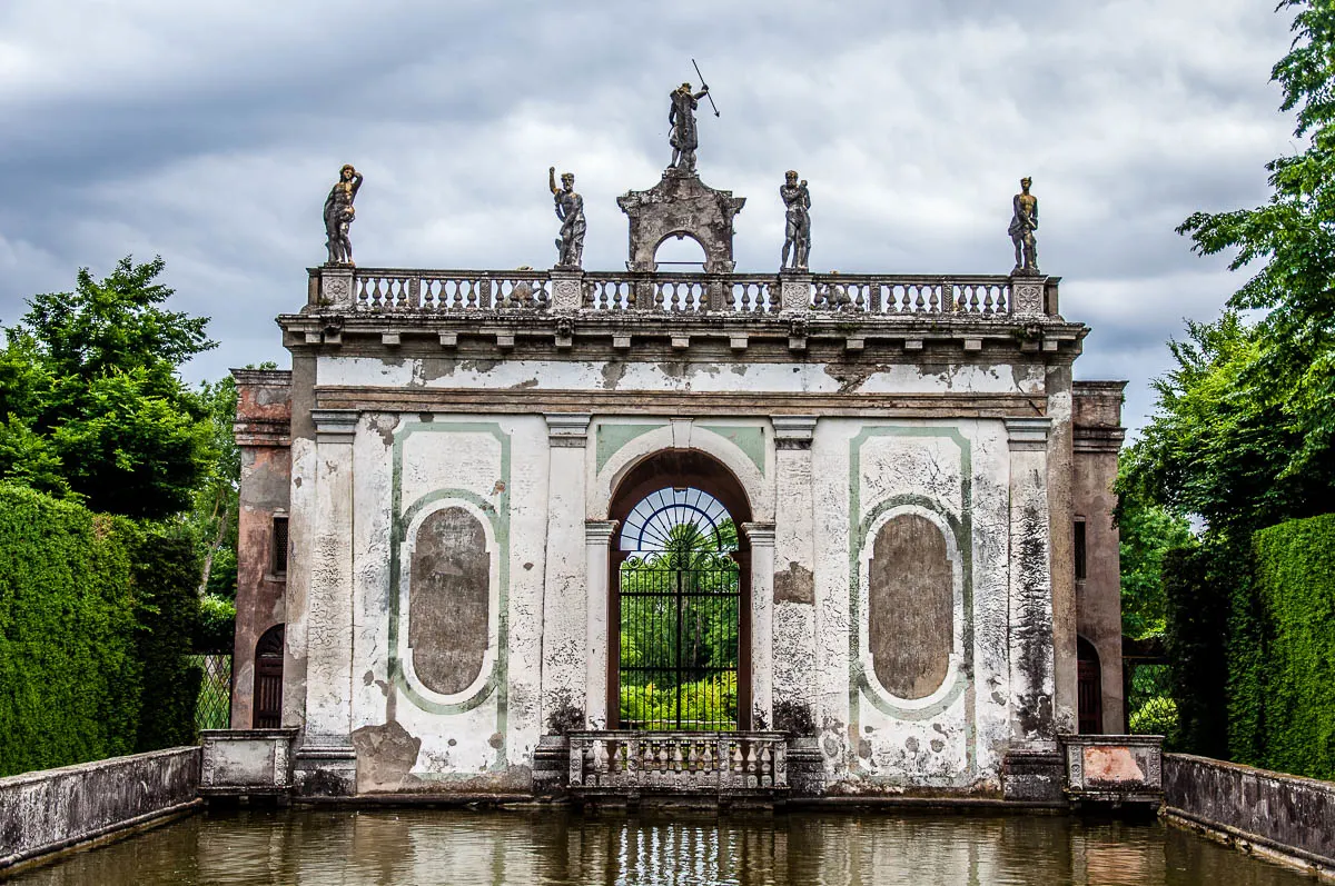 Diana's doorway - Giardino Valsanzibio - Euganean Hills, Padua, Italy - rossiwrites.com
