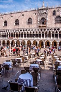 Piazzetta San Marco with outside tables and the Doge's Palace - Venice - Veneto, Italy - rossiwrites.com