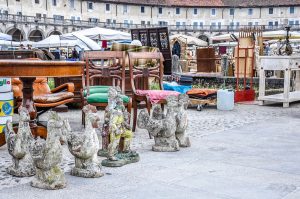 The antiques market on Piazza Paolo Camerini - Piazzola sul Brenta - Veneto, Italy - rossiwrites.com