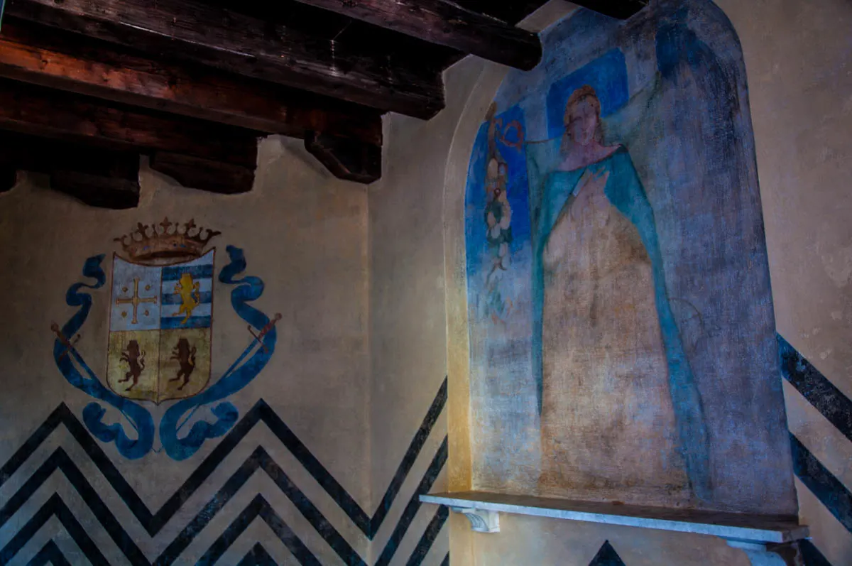 The frescoes inside the Eastern Dovecote - Parco Villa Bolasco - Castelfranco Veneto, Italy - www.rossiwrites.com