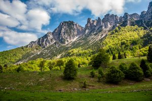 The green meadows and rocky peaks of the Little Dolomites - Sentiero dei Grandi Alberi - Province of Vicenza, Veneto, Italy - rossiwrites.com