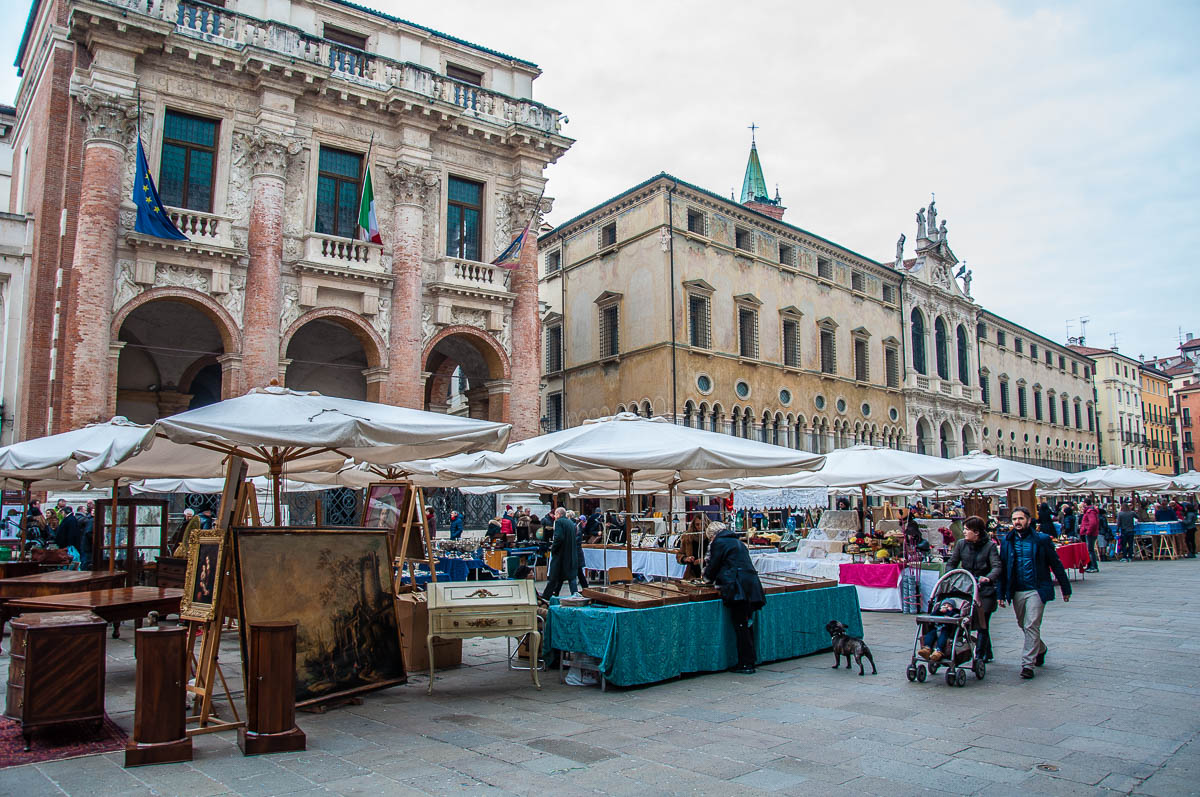 The monthly antiques market - Piazza dei Signori - Vicenza, Veneto, Italy - rossiwrites.com