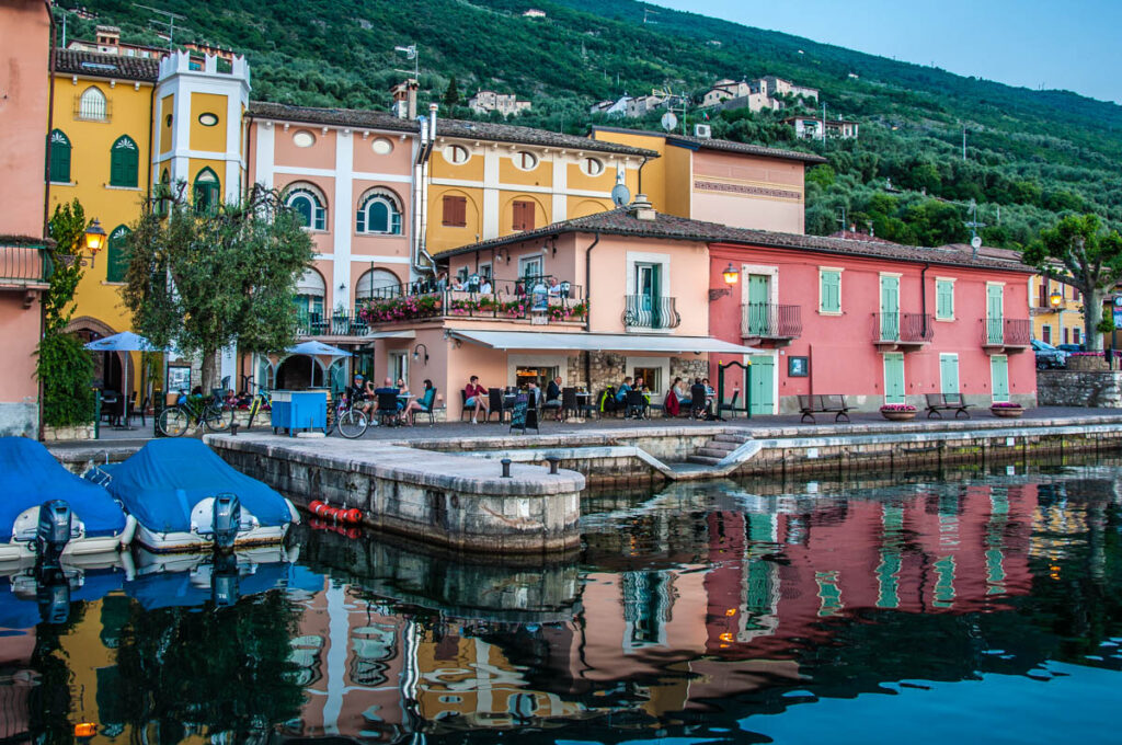 Colourful houses reflected in the water - Castelletto sul Garda, Veneto, Italy - rossiwrites.com